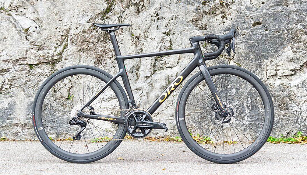 Detail of a handcrafted Hersh ORO carbon road bike