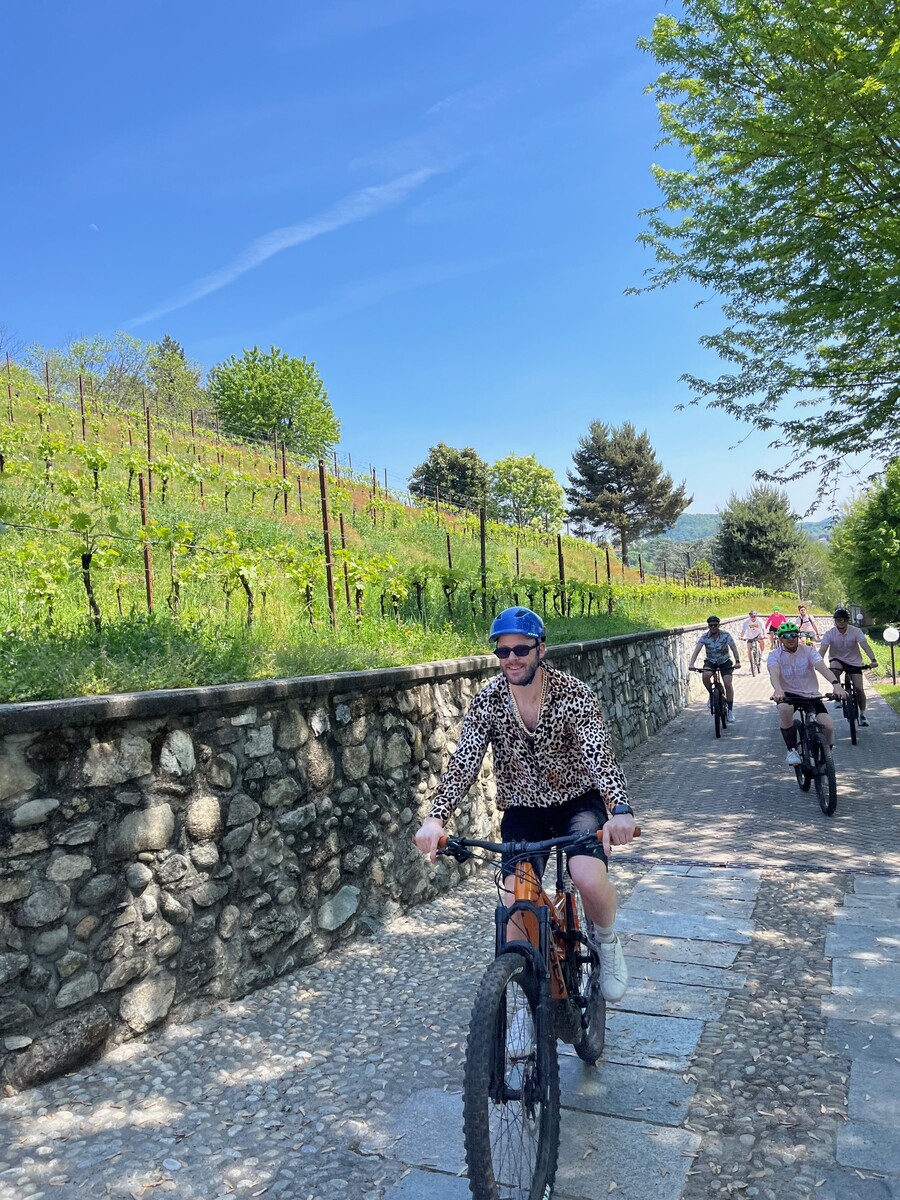 Coastal road along Lake Como with mountains in the background