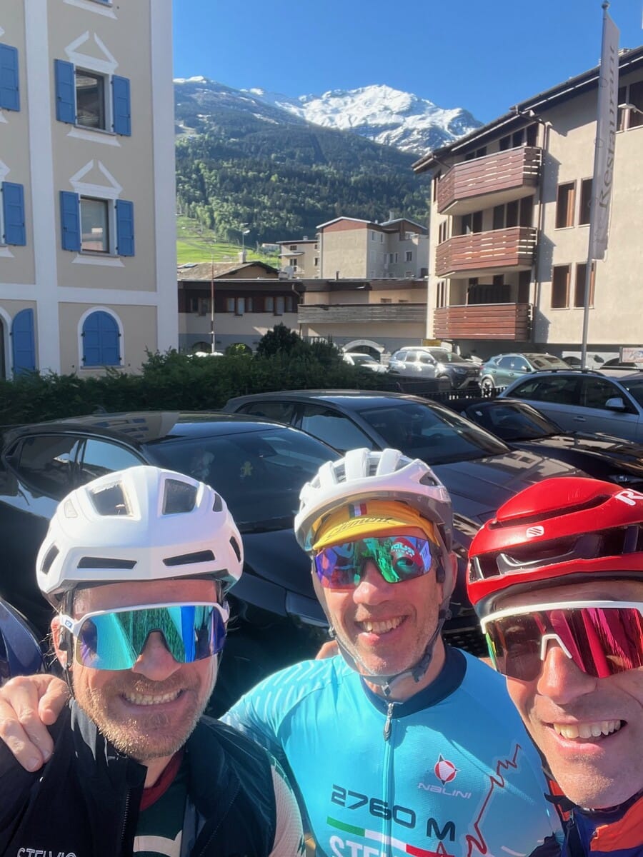 Group of cyclists posing in the village of Bormio