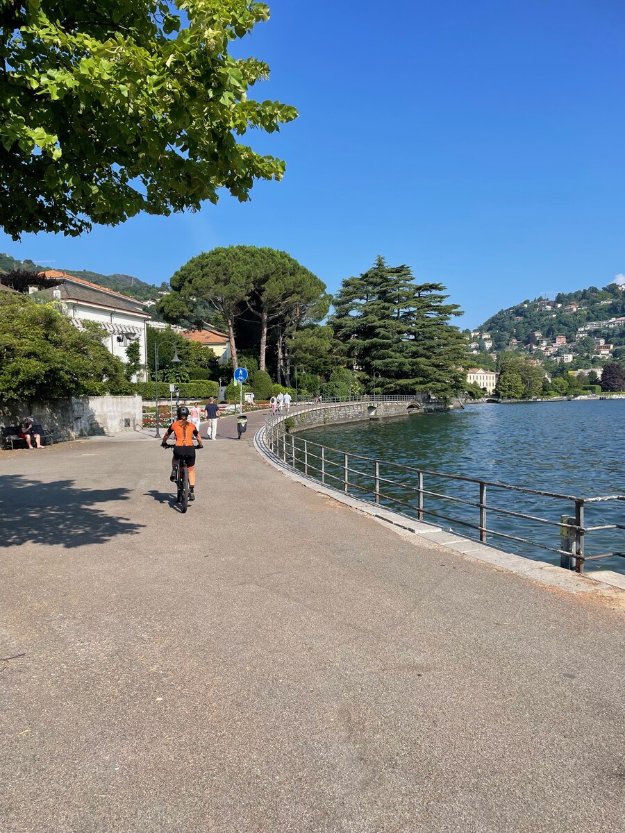 Group setting off by e-bike from the lakefront in Como