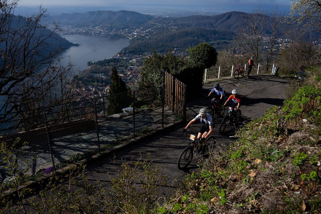 Strada verso il Bisbino lungo la granfondo Hersh Lago di Como