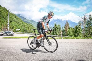 Francesco Figini in sella ad una Hersh RF915, telaio da corsa in carbonio